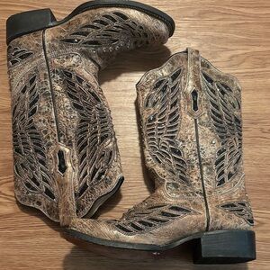 Distressed Tan Wing-Embroidered Western Boots with Black Inset